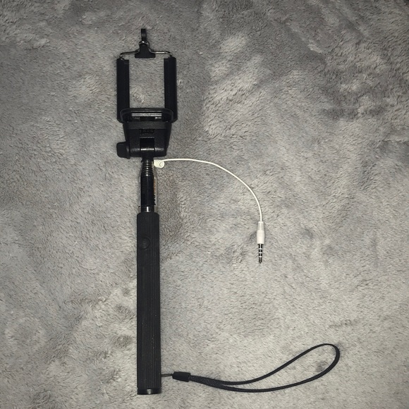black adjustable selfie stick - Picture 1 of 2
